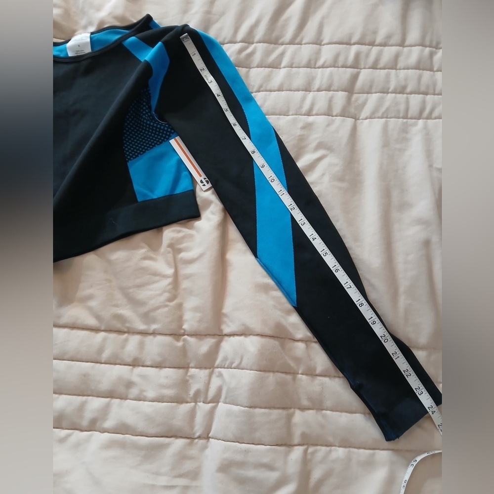 Sports Illustrated Swim Black and Blue Long Sleeve Crop Top - Picture 5 of 7